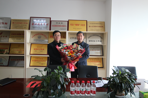 裕華區(qū)委領(lǐng)導到公司慰問專家人才